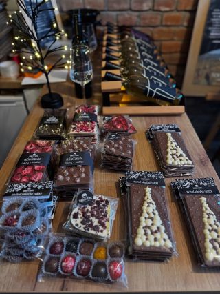 🍫 ČOKOLÁDA 🍫 Dnes nám dorazili na prodejnu tyto nádherné a vynikající čokolády od “Dobroty z Babic” na Slovácku. Milujete...